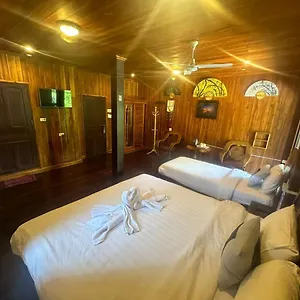 https://xiengthong-khounphet-guesthouse.hotelsluangprabang.com